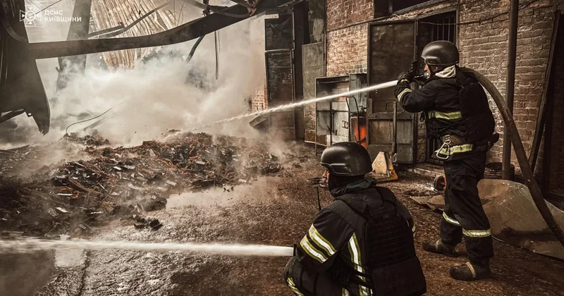 Ukraynada Rusiya hücumu: 2 ölü, 15 yaralı Zelenski açıqladı VİDEO KONKRET