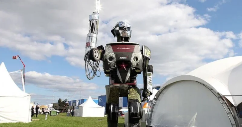 Süni intellektli robotlar müharibəyə göndərilir Trampın oğlu da alacaq