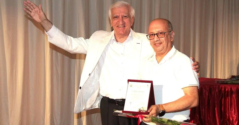 Teatrşünas tənqidçi Anar Ərtoğrul Burcəliyev mükafatlandırıldı
