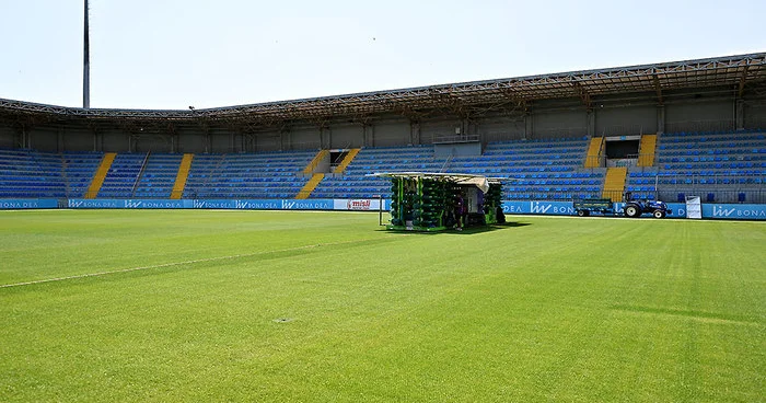 “Liv Bona Dea Arena”da ot örtüyü yenilənir