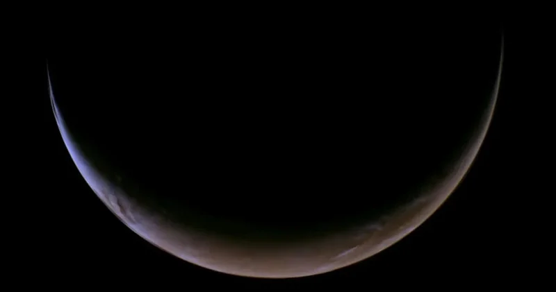 Kosmosdan heyranedici görüntülər: NASA nın Psyche zondu Marsın yanından belə keçdi