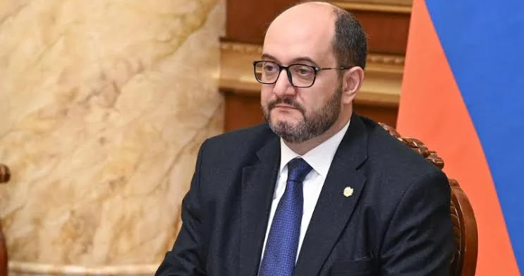 Müdirindən Baş nazirə şikayət etdi