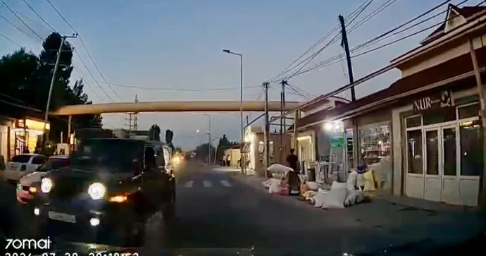 Əks yola çıxan sürücü qarşıdan gələn avtomobilə qəza şəraiti yaratdı VİDEO