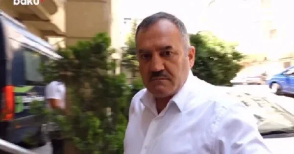 Klinika rəhbəri TV əməkdaşlarına hücum etdi Video