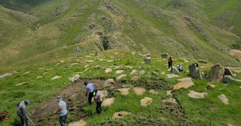 Gədəbəydə 500 ə yaxın qəbir abidəsi aşkarlandı