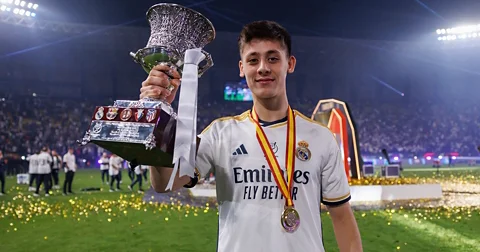 Arda Gülər Real Madrid də start heyət uğrunda böyük savaşa girir