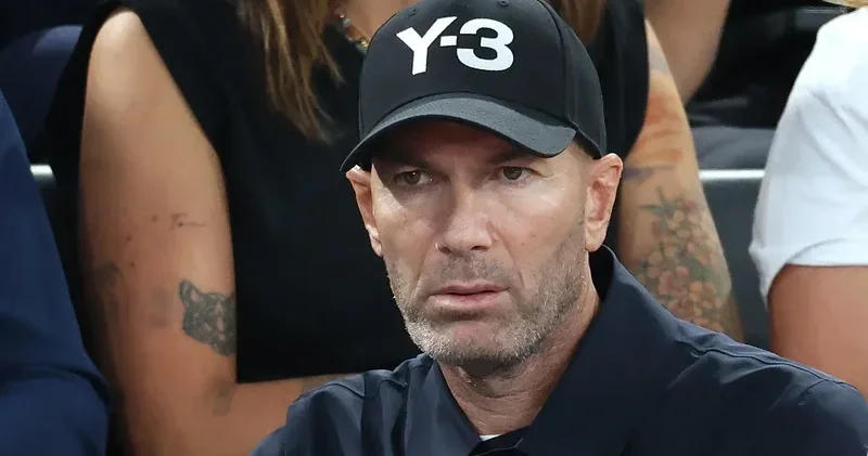 Zidan Fransa millisi ilə uzunmüddətli müqavilə imzaladı