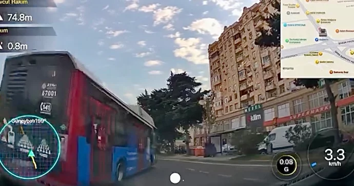 Təhlükəli manevr edən avtobus sürücüsü az qala maşını vuracaqdı VİDEO