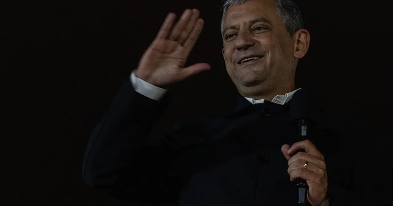 Özgür Özel CHP dən getdi