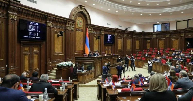 Ermənistanda yeni parlamentin ilk iclas tarixi elan olundu