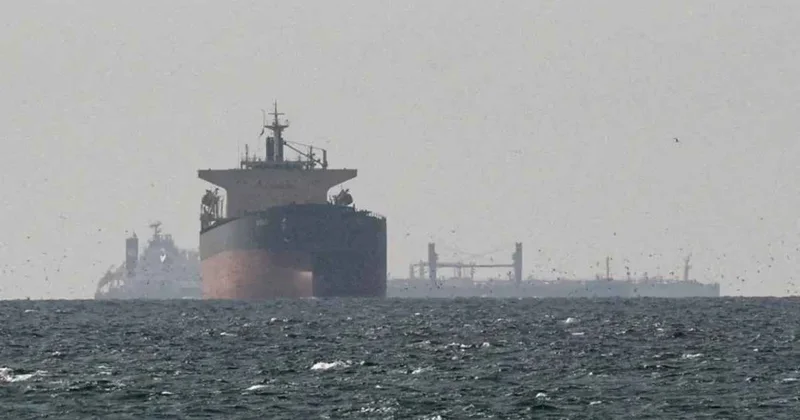 Hörmüz boğazında gəmi təhlükəsizliyinə növbəti təhdid: Oman sahillərində neft tankerinə zərbə endirilib