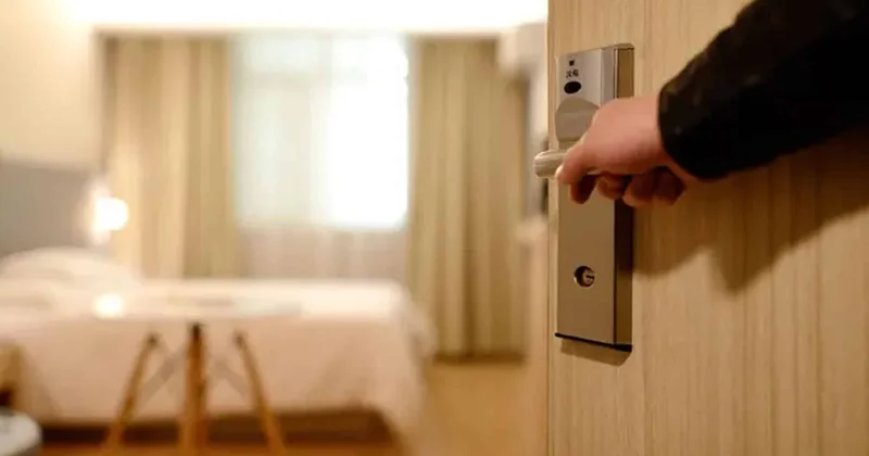 Bakıda hoteldən 10 min manatlıq oğurluq edildi