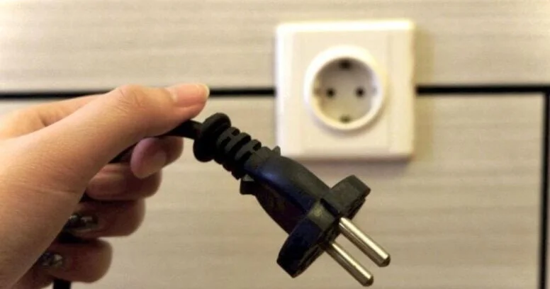 Elektrik çəngəlini belə çıxaranlara xəbərdarlıq