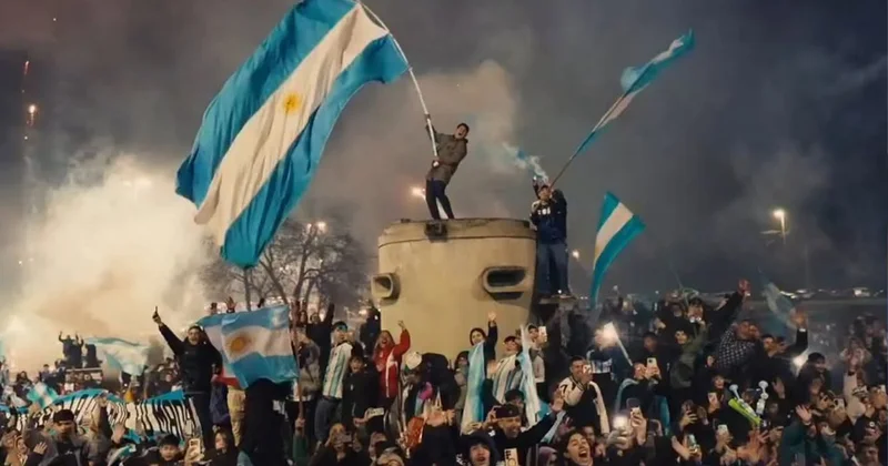 Argentina çempion kimi qarşılandı Video