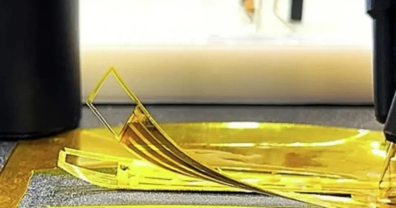 Alimlər öz özünə birləşib ayrılan elastik elektron qurğu hazırlayıblar