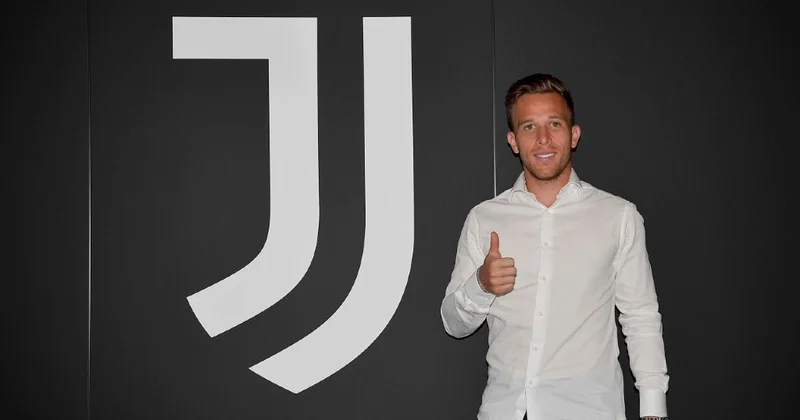 “Yuventus”un futbolçusu Braziliya klubuna keçir