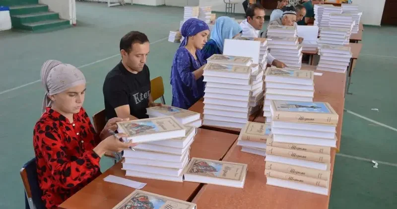 Tacikistanda hər ailə 2 cild pulsuz “Şahnamə” alacaq
