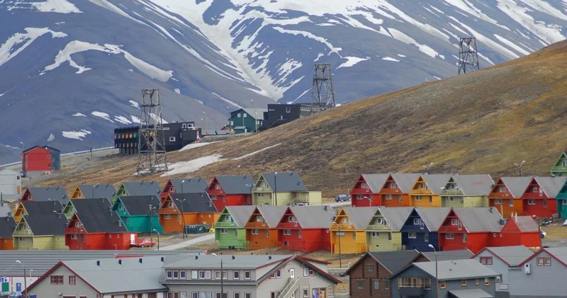 Svalbard buzlaqları kəskin şəkildə əriyib: Təhlükələri nədir?