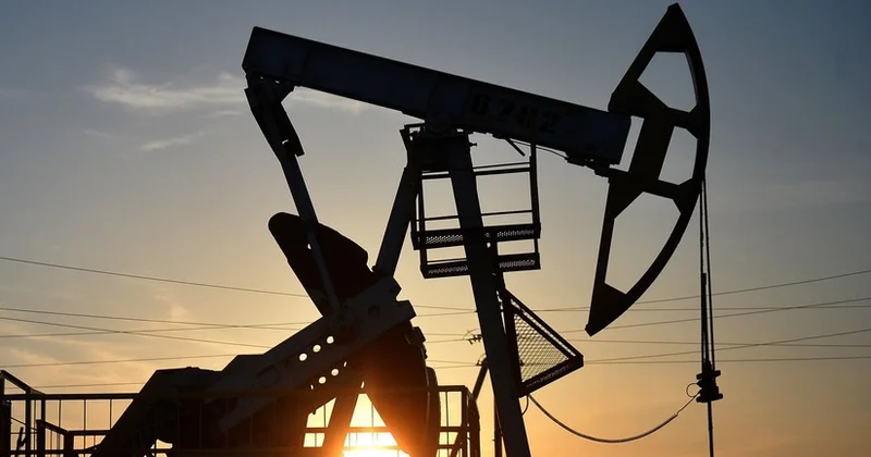Нефть подорожала на фоне высокого спроса в США