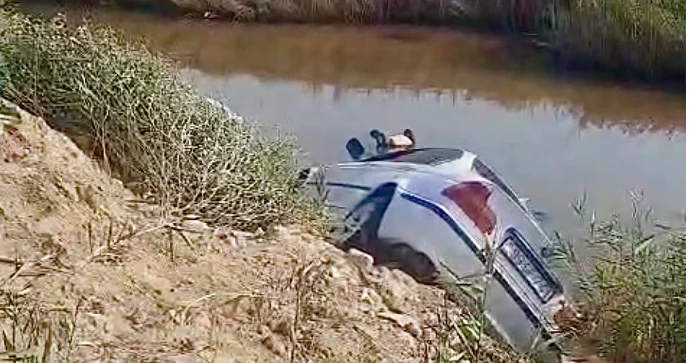 Bakıda qəzadan yayınmaq istəyən sürücü “BMW”ni gölə saldı VİDEO