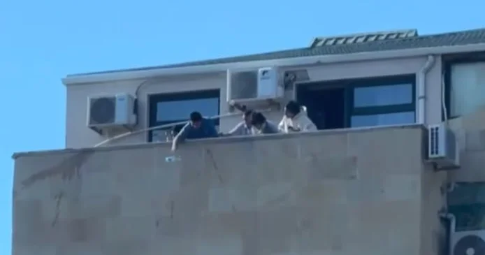 Bakıda ərəblər insanların başına butulka atdılar VİDEO