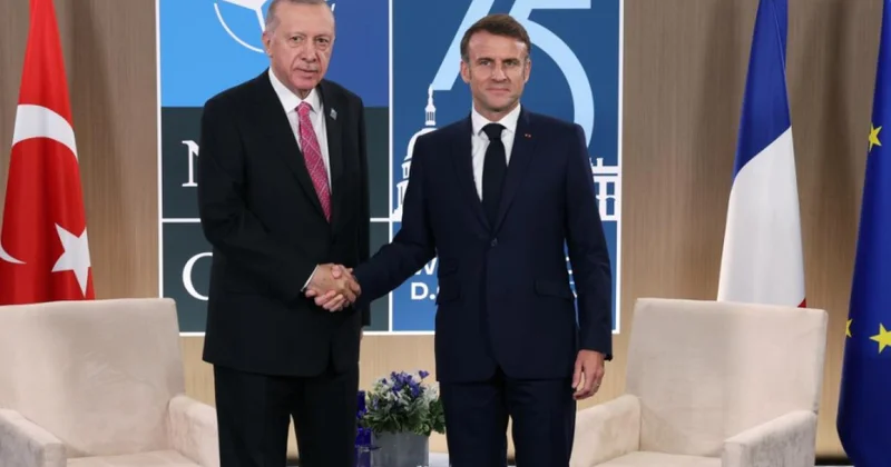 Ərdoğan Makronla müzakirə apardı