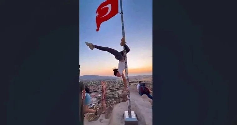 Turistin rəqsi Türkiyədə ciddi narazılığa səbəb oldu