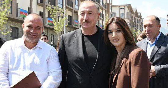 Şəhid qızının təsirli ÇIXIŞI: “Atamın şəhid olduğu bu torpağa Sizin sayənizdə ayaq basıram” VİDEO