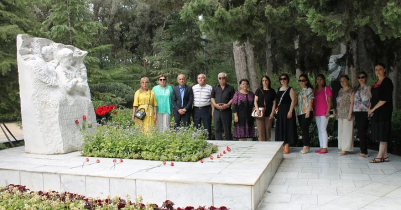 Maestro Niyazinin məzarı ziyarət olunub