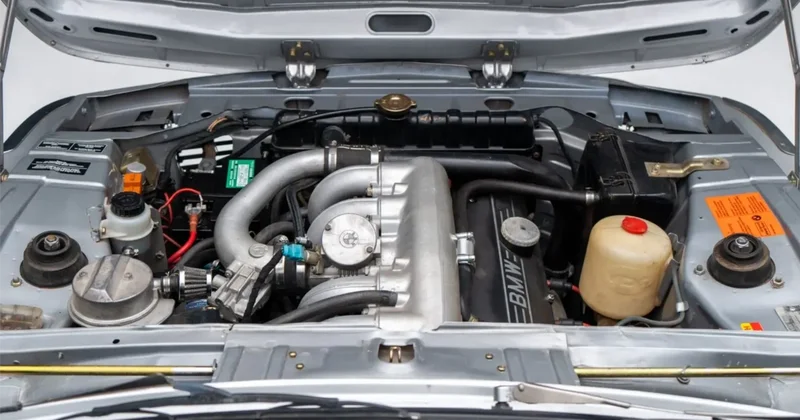 Nadir BMW 2002 Turbo hərraca çıxarıldı