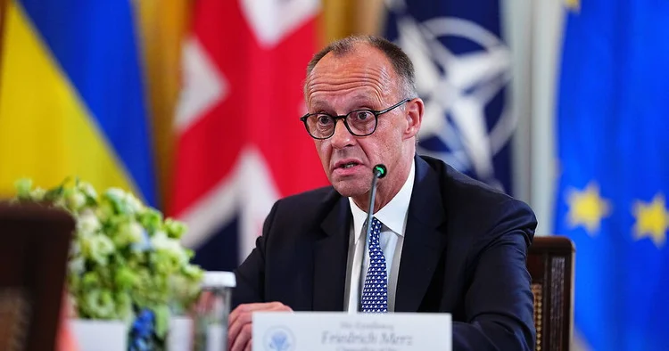 Канцлер ФРГ сделал реверанс Республиканской партии США