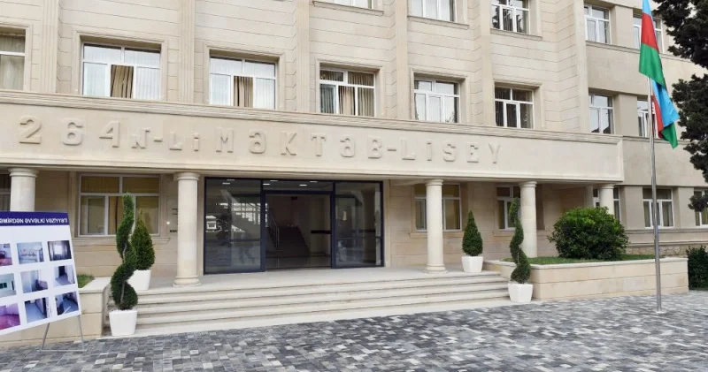 Bakıda 264 nömrəli məktəbin stadionunda yanğın başlayıb