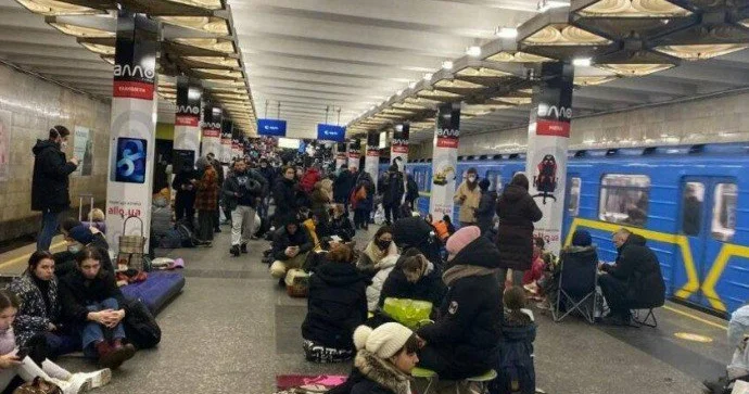 Kiyevdə rus dronlarının hücumu səbəbindən sakinlər metro stansiyalarına sığındılar VİDEO