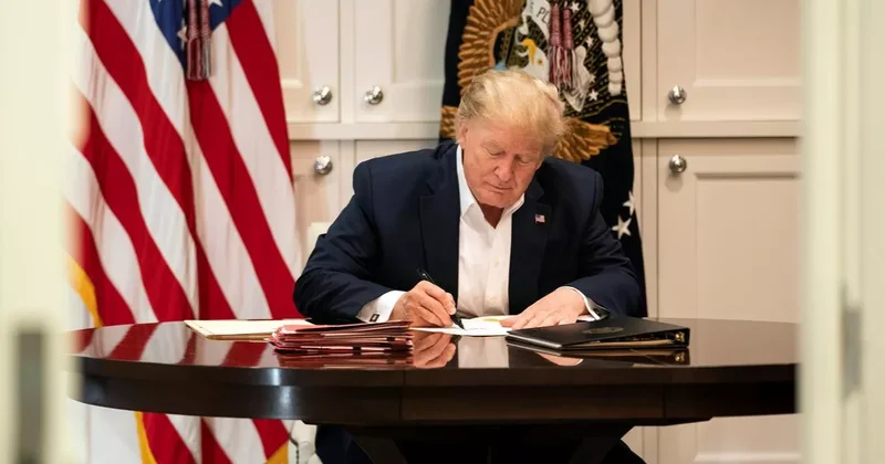Трамп подготовил указ о привлечении к ответственности за сожжение флага