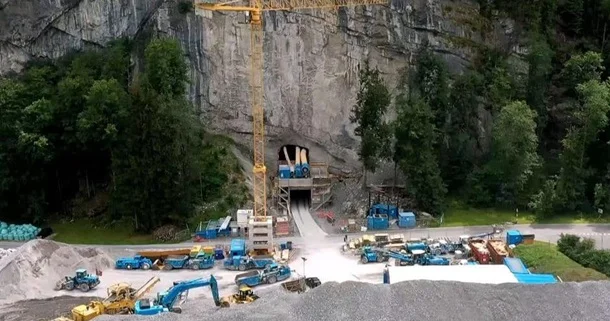 İsveçrənin Alp dağlarında milyarderlərin pullarını qorumaq üçün gizli saxlanc yerləri tikilir