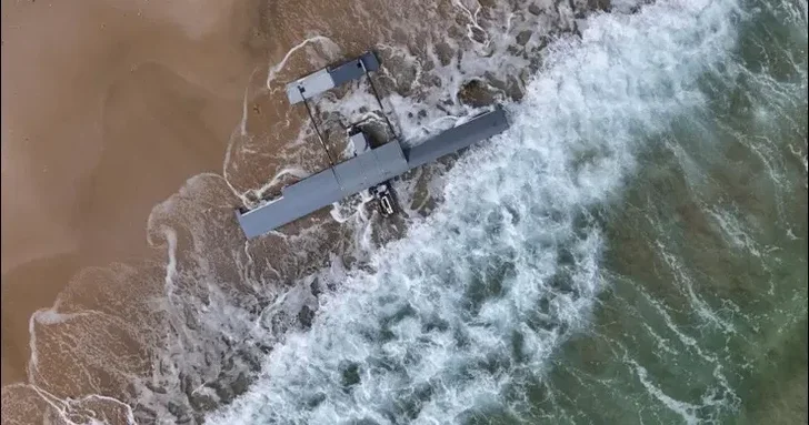 На побережье Стамбула обнаружен неизвестный беспилотник