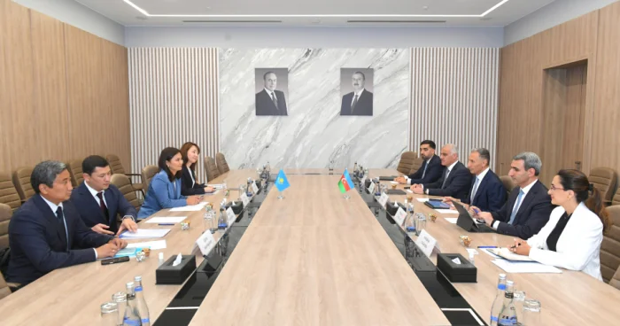 Qazaxıstanla Orta Dəhlizin inkişafına dair müzakirələr aparılıb