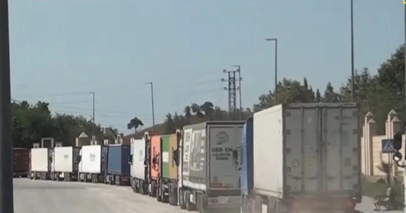 Sərhəd keçid məntəqələrində 894 yük maşını gözləyir Rəsmi