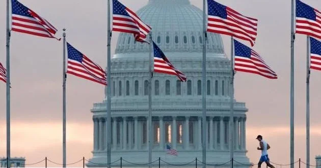 Америка отворачивается от Трампа но готова ли она повернуться к демократам? ТОЧКА ЗРЕНИЯ