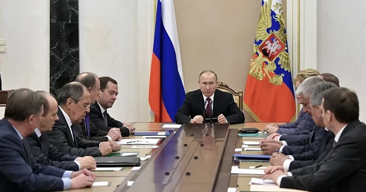 ​Putin Təhlükəsizlik Şurasını topladı Hərbi siyasi məsələlər müzakirə olunub