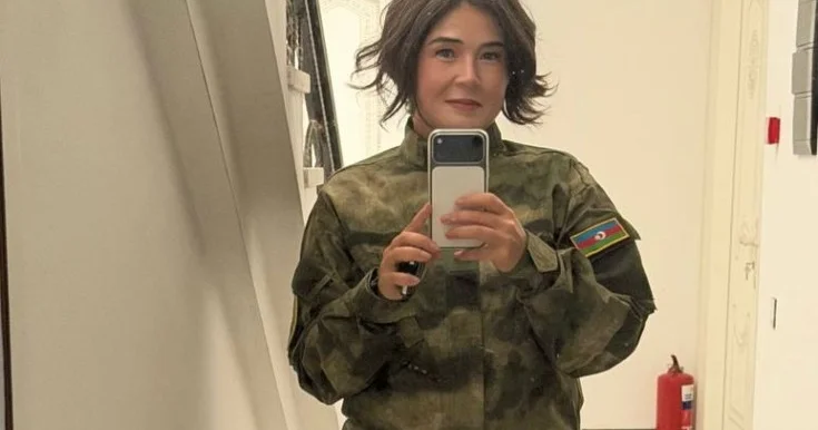 Elnarə Xəlilova əsgər geyimində FOTO