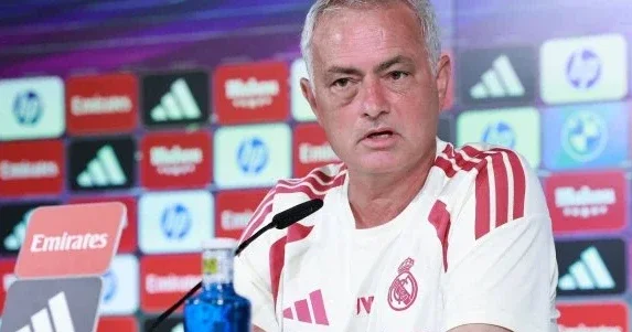 Mourinyo jurnalistlər arasında “insayder müsabiqəsi” elan etdi VİDEO