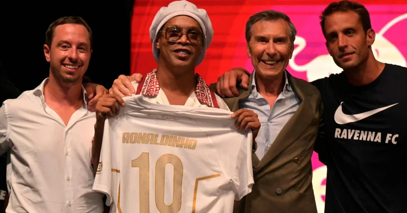 Ronaldinyo 46 yaşında karyerasını bərpa etdi RƏSMİ