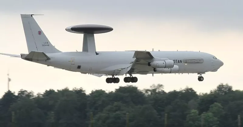 Военный самолет США подал сигнал бедствия