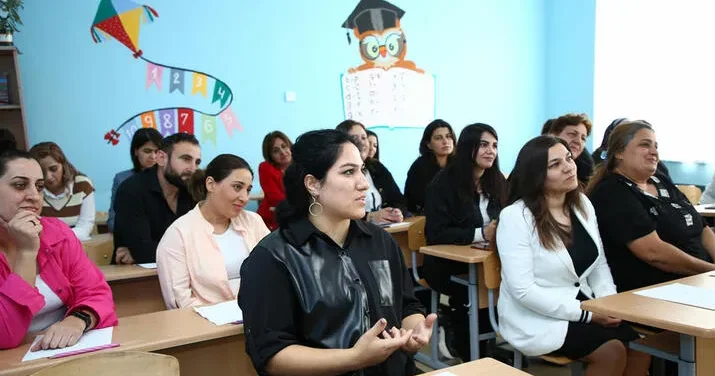 Məktəblərdə valideynlər üçün rəsmi qəbul sistemi tətbiq olunacaq? AÇIQLAMA