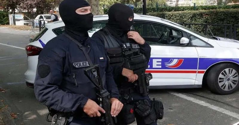 Parisdə bıçaqlı hücum nəticəsində üç qadın yaralanıb