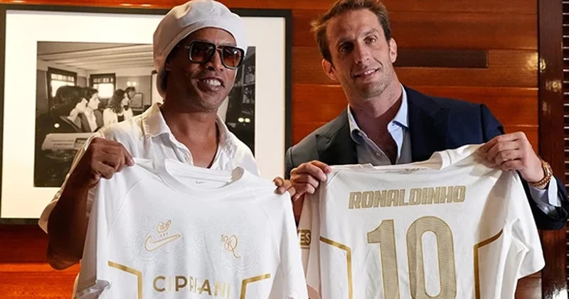 Ronaldinyo 11 ildən sonra futbola qayıtdı Yeni komandası