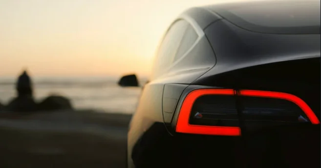 Tesla Çində 3 milyon elektrik avtomobilini geri çağırır