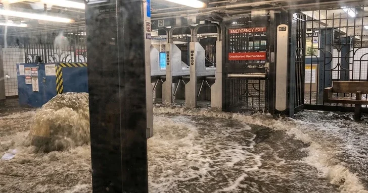Центральную станцию нью йоркского метро затопило из за ливней