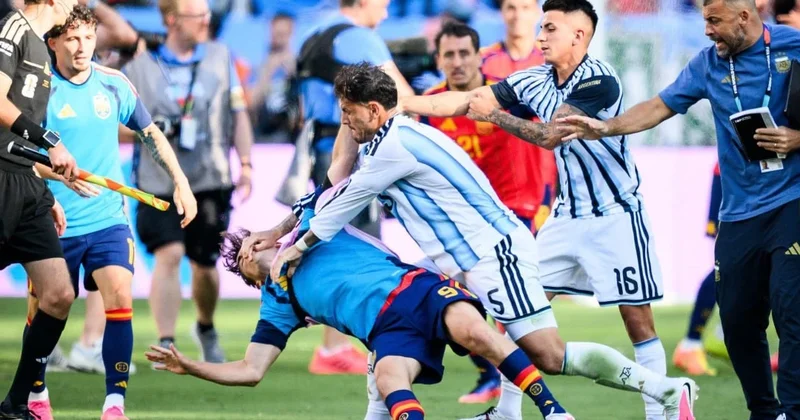 FIFA Paredesi 10 oyunluq cəzalandırdı VİDEO